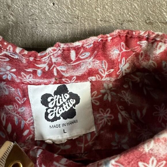 Hilo Hattie Men’s Size Large Button Down Floral Hawaiian Shirt Red Short Sleeve - Picture 4 of 5